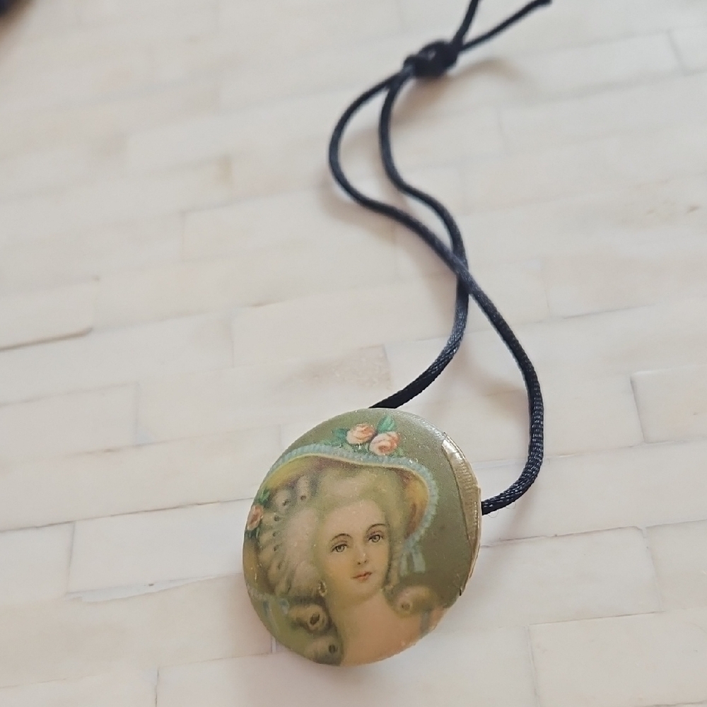 Elegant Portrait Pendant Necklace